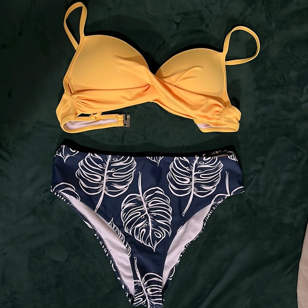 Cupshe Yellow and Navy Bikini Set